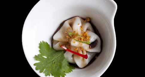 De 23 de novembro a 21 de dezembro o chef Roni Kormis elaborou o menu para a comemoração do Loy Krathong, o Festival das Luzes, em conjunto com o chef Yuji Honda.
