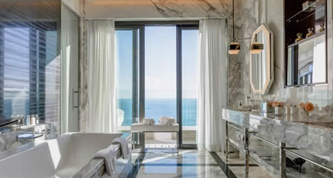 O Hôtel de Paris Monte-Carlo, um dos mais famosos hotéis de Mônaco, lançou uma suíte exclusiva inspirada na elegância atemporal e delicadeza da eterna Princesa Grace de Mônaco.