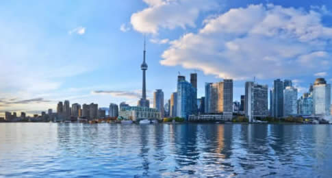 Toronto recebeu mais de 43 milhões de visitantes, que gastaram CAD$8.8 bilhões - ambos os números são recorde