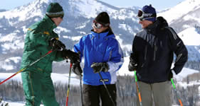 Principais destinos de neve norte-americanos reúnem escolas de esqui e instrutores que falam português. Depois da primeira descida, visitante “vicia” no es
