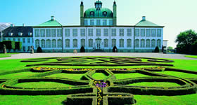 A Dinamarca é uma das monarquias mais antigas do mundo e sua longa herança está perfeitamente preservada em seus muitos castelos, mansões e jardins. Muito