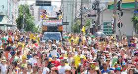 Desfiles de blocos e bandas carnavalescas acontecem em várias regiões da capital paulista. Os desfiles das escolas de samba do Carnaval de São Paulo 2014 a