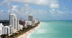 Comece sua visita pelo cartão postal mais famoso de Miami, South Beach. Lindas praias, os prédios históricos de arquitetura Art Déco, as casinhas de salva 
