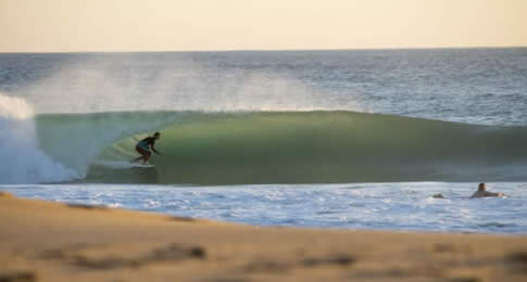 Com tubos perfeitos e ondas para todos os públicos, região se tornou a nova meca do surfe mundial