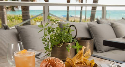 Localizado no Eden Roc Resort Miami Beach, restaurante recém-inaugurado é uma boa aposta para quem não abre mão da boa alimentação, mesmo durante as férias. 