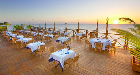 Conheça os restaurantes que agitam a cena gastronômica das Ilhas Cayman.