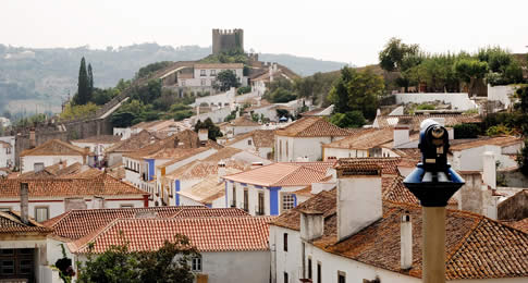 A menos de uma hora de Lisboa, em Portugal está a encantadora Óbidos, uma vila portuguesa, do distrito de Leiria