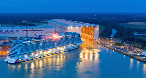 Navio deixou pela primeira vez o estaleiro da Meyer Werft em Papenburg, Alemanha
