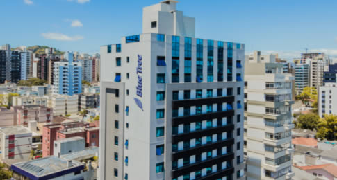 Blue Tree Premium Florianópolis, localizado ao lado do calçadão da Beira Mar, lança Pacote VIP - Réveillon Mágico