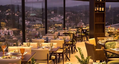 O Bella Vista - Restaurante & Pizzaria se destaca pela alta gastronomia e pelo ambiente elegante