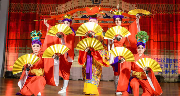 Principais entidades da comunidade nipo-brasileira promovem live com atrações inéditas para mostrar para os brasileiros as tradições japonesas de Ano Novo. No Japão, a primeira grande celebração do ano é o Shinnenkai , uma tradição para dar boas-vindas à chegada ao novo ano.
