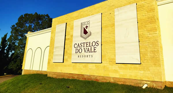 O Castelos do Vale Resorts, segue o conceito inspirado do Vale do Loire, na França, em Bento Gonçalves