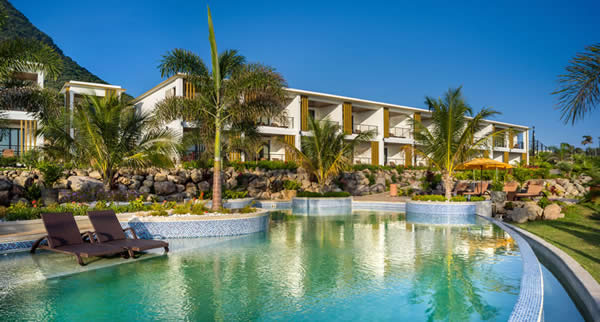 Localizado na ilha de Santo Eustáquio, o hotel proporciona tranquilidade com um toque de aventura aos visitantes