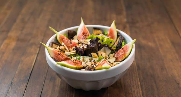 A capital da gastronomia tem restaurantes e pratos que surpreendem todos os paladares e no quesito salada não seria diferente, separamos 8 exemplos de dar água na boca 