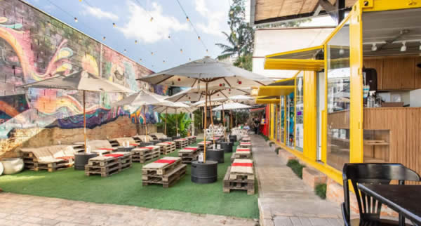 Localizado no Campo Belo, o noPorto Espaço Lounge é um espaço de entretenimento que nasceu em meio a pandemia e já é conhecido por sua gastronomia descontraída e uma carta de drinks autorais que agradam todos os gostos. 