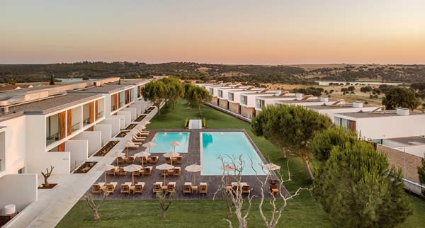 A marca de luxo revitaliza oito hotéis de Portugal, valoriza a identidade cultural e proporciona experiências únicas aos visitantes

