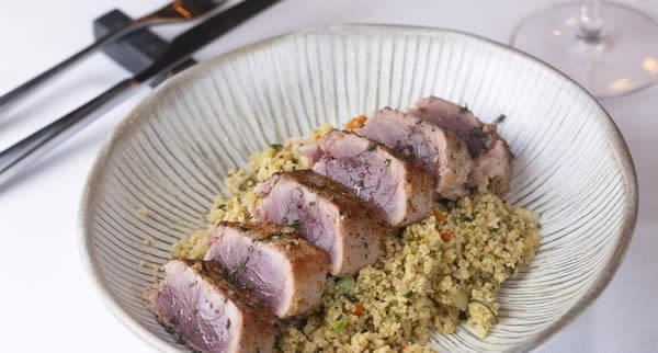 O Martinique Bistrô lança novas entradas, pratos e sobremesa para primavera/verão, em menu assinado pelo chef Leonardo Novaes na Vila Buarque.