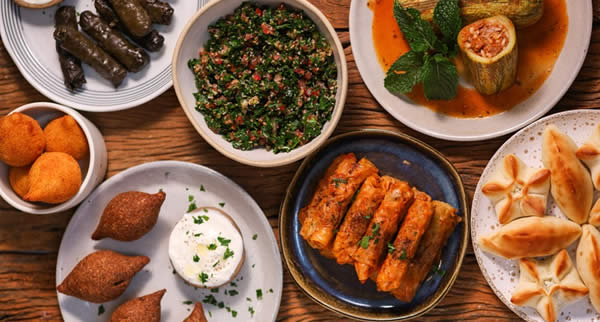 Empório em Moema mantém receitas sírias e legado familiar iniciado por imigrante que ajudou a popularizar o pão sírio no Brasil