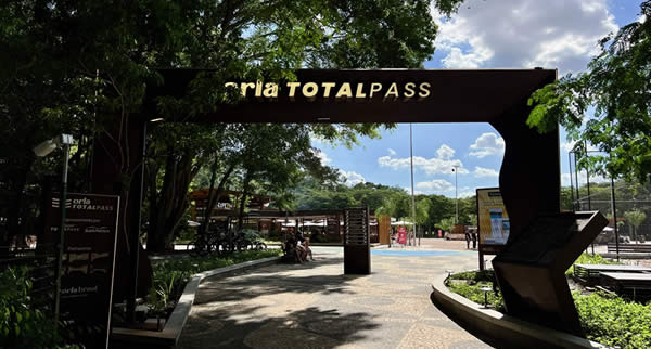 Descubra a Orla TotalPass no Villa-Lobos: novo espaço com atividades esportivas, aulas coletivas, eventos e sunset diário. Uma das novidades de lazer em SP.