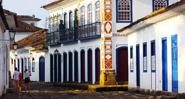 Novo roteiro turístico conecta litoral de São Paulo e Rio de Janeiro com 2.365 praias, 550 ilhas e 778 cachoeiras ao longo de 760 km.