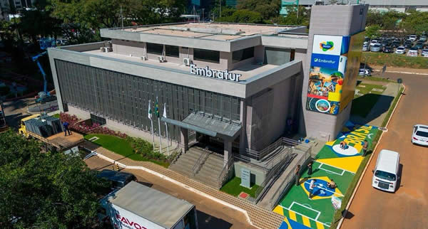 Agência oferece oportunidades para formação de cadastro reserva, com remuneração de até R$ 9.170,88 e benefícios como plano de saúde, auxílio-alimentação e cursos de idiomas.