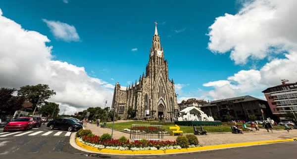 De cidades serranas a destinos históricos, veja lugares no Brasil que têm arquitetura, gastronomia e paisagens inspiradas em diferentes regiões europeias