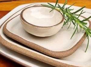 Em Piracaia (SP), cerâmica autoral e gastronomia se encontram em um novo complexo criativo com restaurante, ateliê, cursos e experiências sensoriais únicas.