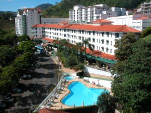 O Hotel Monte Real, em Águas de Lindóia (SP), celebra o Natal com decoração encantadora, ceia festiva, Papai Noel e atrações para toda a família entre 21 e 28 de dezembro de 2025.
