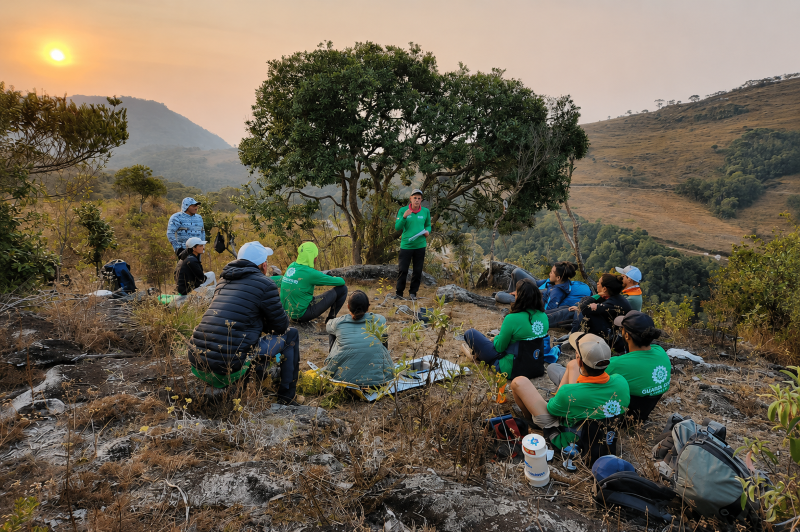 Meta descrição:
Formação online e gratuita apresenta os princípios do Leave No Trace, metodologia internacional que ensina práticas sustentáveis para trilhas, montanhismo, camping e ecoturismo.