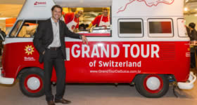 A gastronomia suíça chega ao Brasil acompanhando a onda dos food trucks. Para o chamado Grand Tour da Suíça no Brasil, uma Kombi vintage de 1972 foi comple