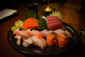 Restaurante Nii Japanese Cuisine na Vila Madalena oferece menu à la carte, Experiência Nii e agora delivery para apreciar a culinária japonesa em casa.
