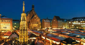 Até o final dezembro, toda a Alemanha se transforma em um mundo mágico de aromas, cores e luzes. Por onde quer que se caminhe, o que se vê é uma cuidadosa 