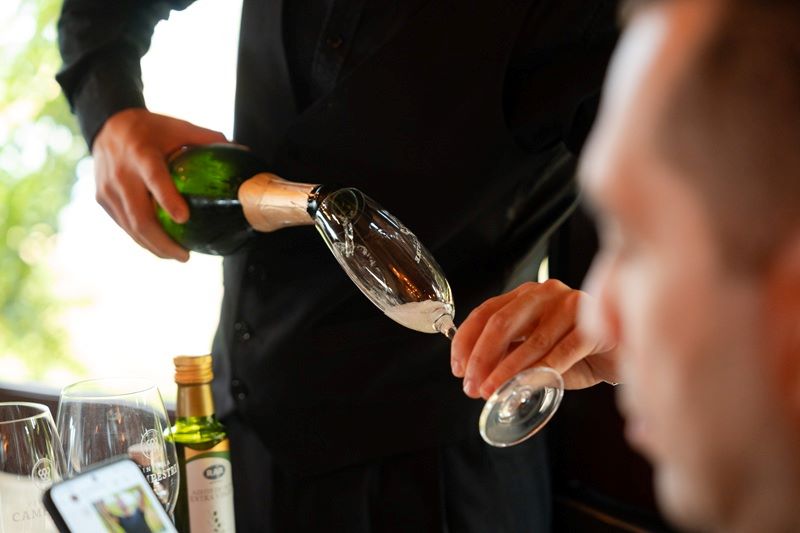 Viva a experiência da Vindima na Vinícola Campestre, em Vacaria (RS): pisa das uvas, degustações direto da barrica, gastronomia harmonizada e paisagens de altitude nos Campos de Cima da Serra.