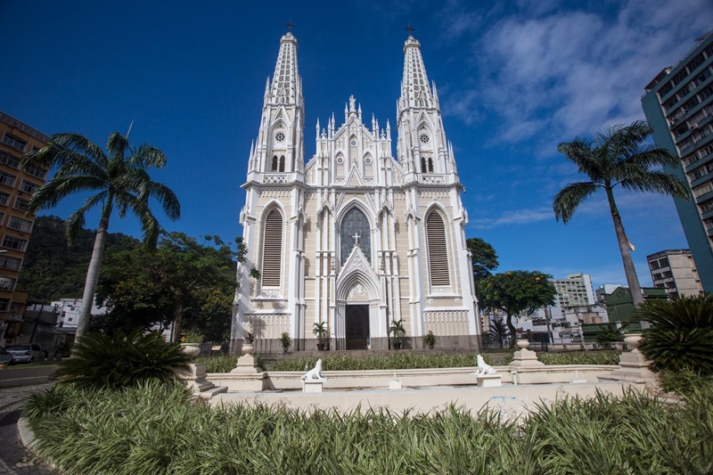 Espírito Santo ganha novos roteiros turísticos que conectam fé, cultura e gastronomia em cidades como Vitória, Vila Velha, Anchieta e Pedra Azul.