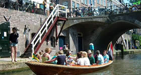 Situada no coração verde da Holanda, Utreque é uma cidade universitária de lindos canais, ruas comerciais movimentadas e muitos destaques culturais - um lugar perfeito para passar dias de sol ao ar livre